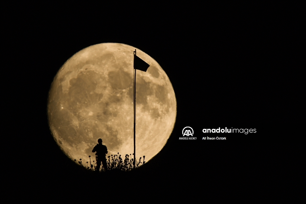 Supermoon in Turkiye's Van