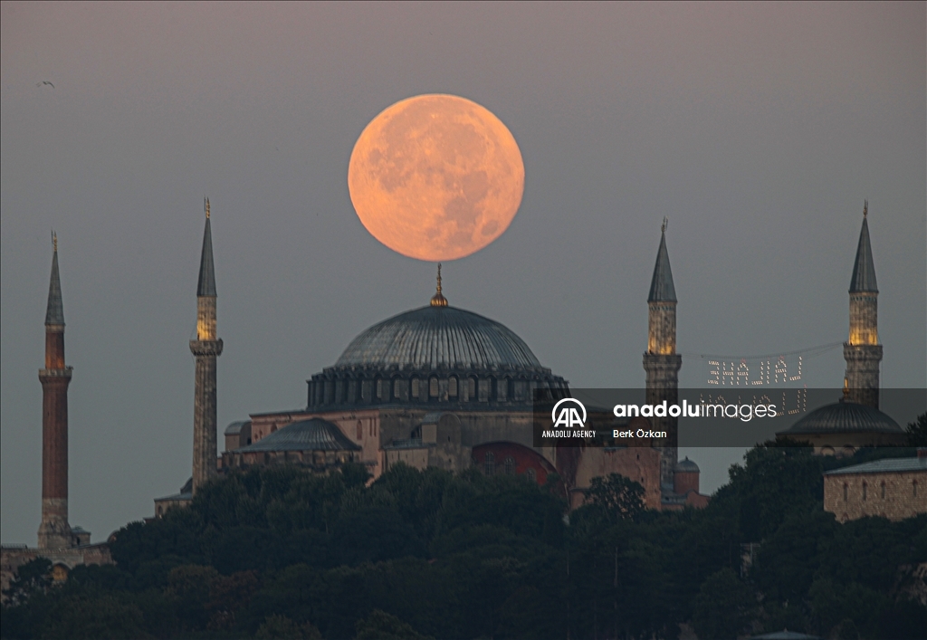 İstanbul'da dolunay