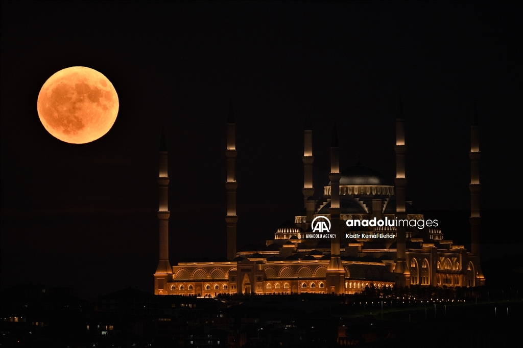 Super moon in Istanbul