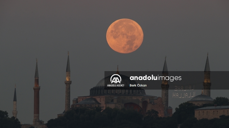 İstanbul'da dolunay