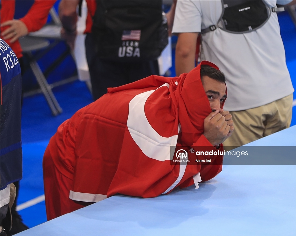 Milli jimnastikçi Ferhat Arıcan olimpiyat madalyasını aldı