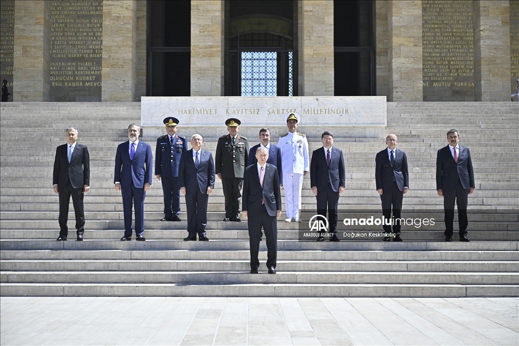 برئاسة أردوغان.. أعضاء "الشورى العسكري" يزورن ضريح أتاتورك