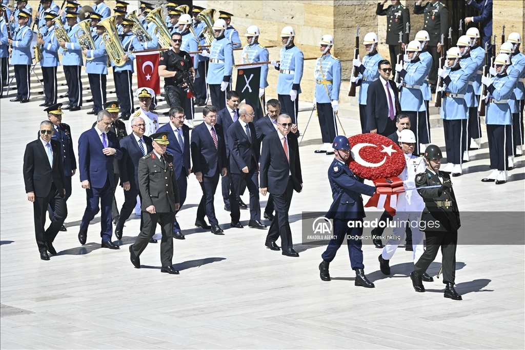 برئاسة أردوغان.. أعضاء "الشورى العسكري" يزورن ضريح أتاتورك