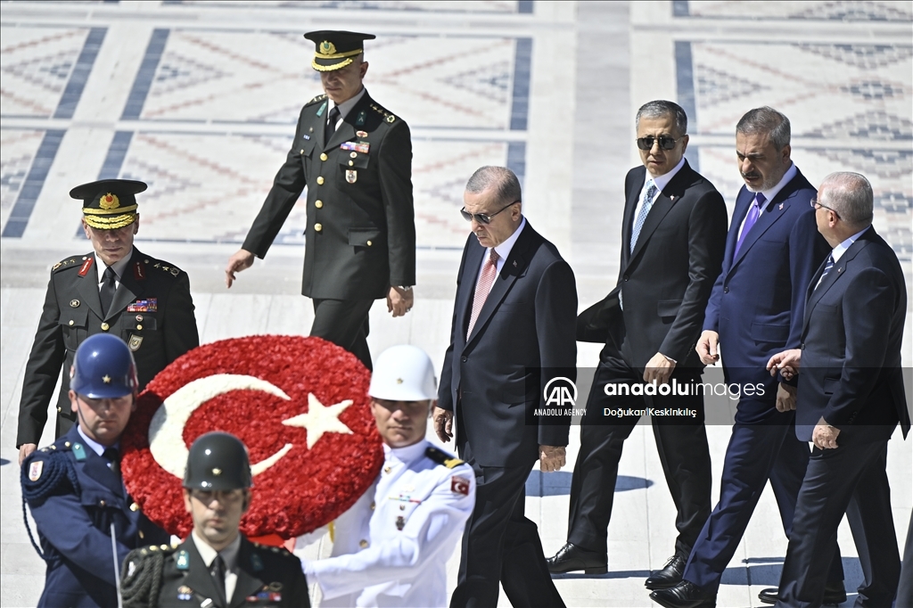 برئاسة أردوغان.. أعضاء "الشورى العسكري" يزورن ضريح أتاتورك