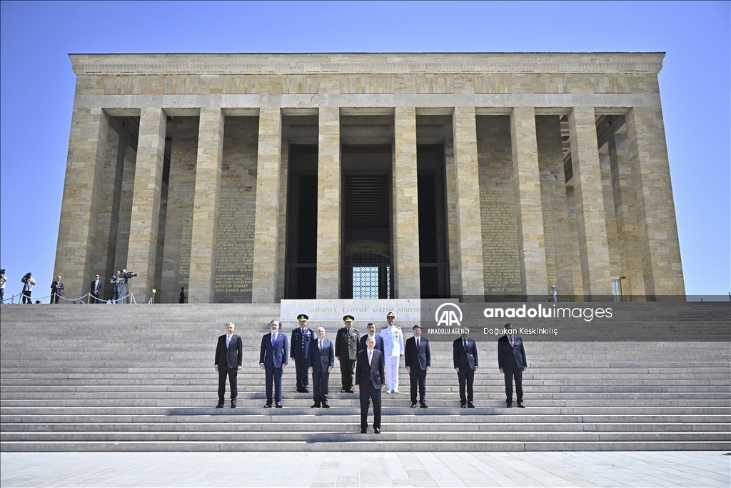 برئاسة أردوغان.. أعضاء "الشورى العسكري" يزورن ضريح أتاتورك