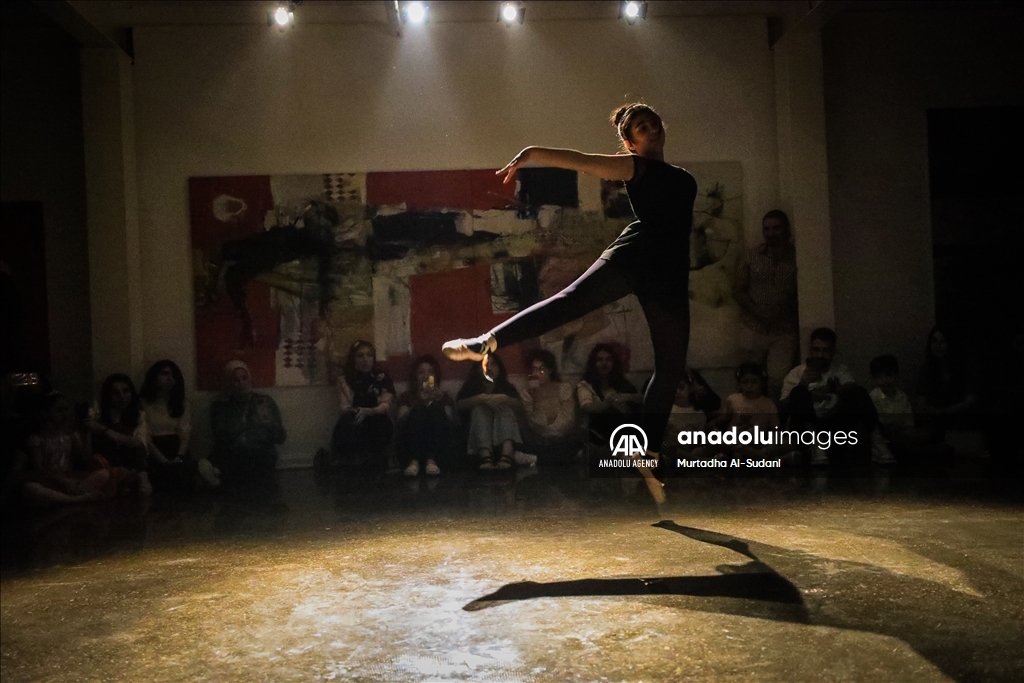 Ballet performance in Iraq