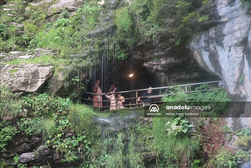 "شاهين قايا" التركية.. قمة الجمال قبلة لمتسلقي الجبال