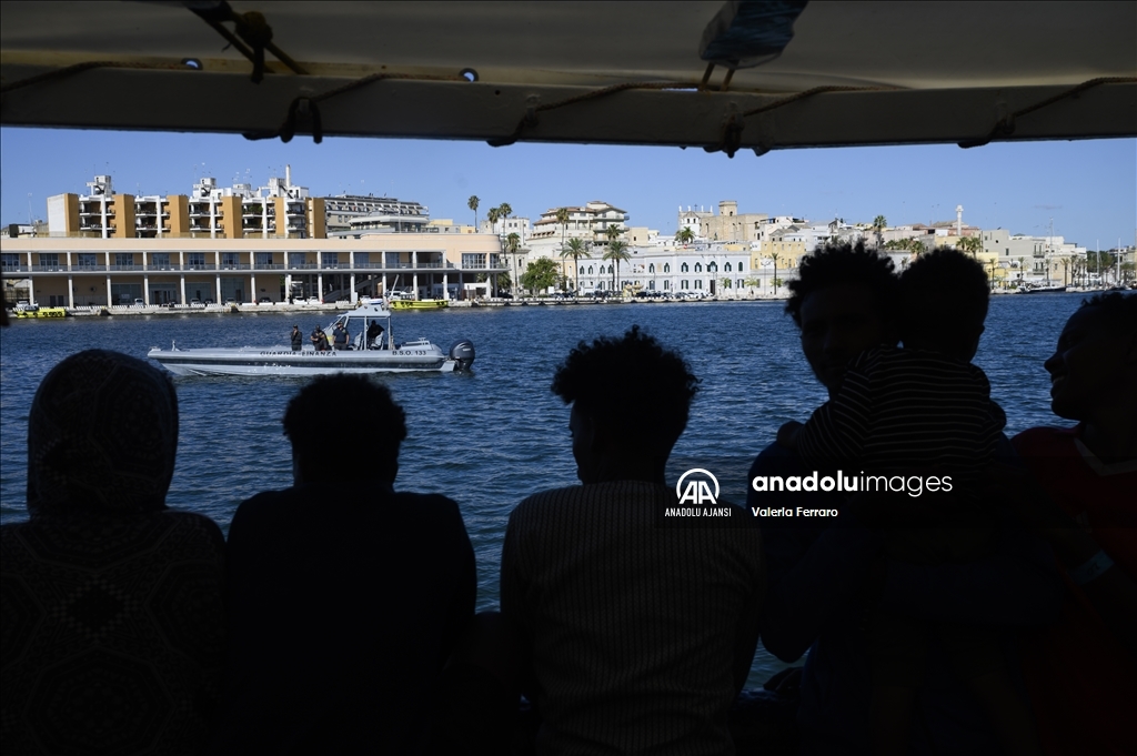 İspanyol sivil toplum kuruluşu Open Arms, İtalya'da 194 göçmen kurtardı