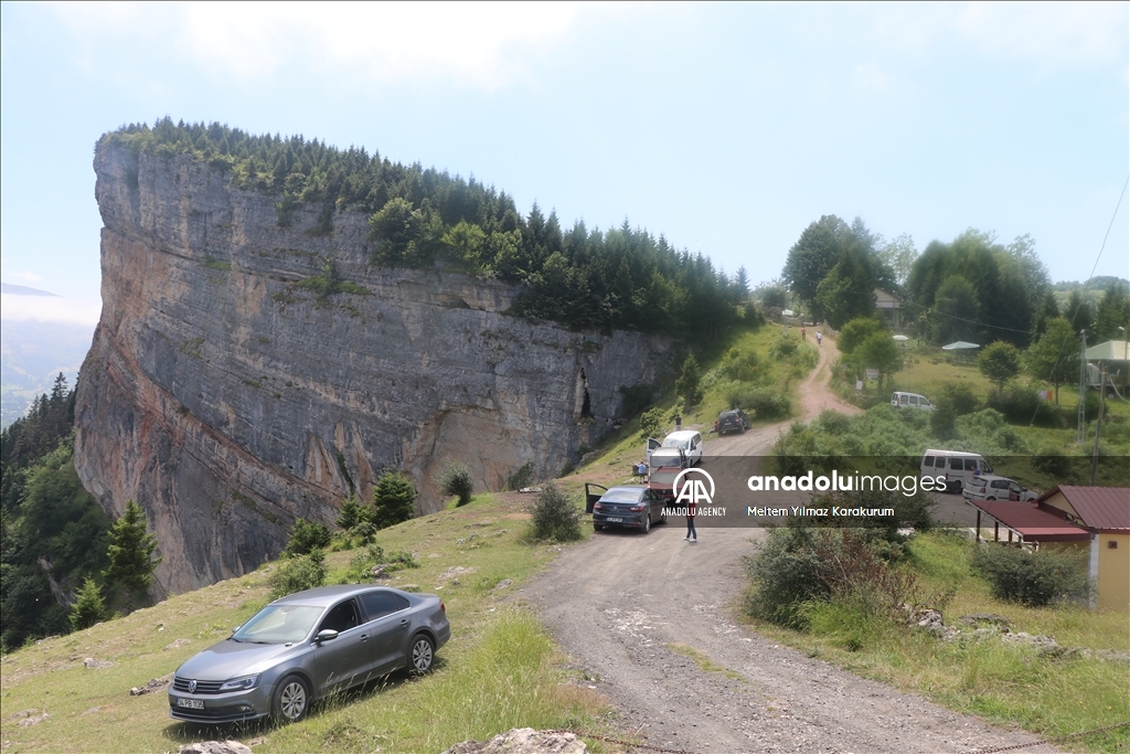 "شاهين قايا" التركية.. قمة الجمال قبلة لمتسلقي الجبال