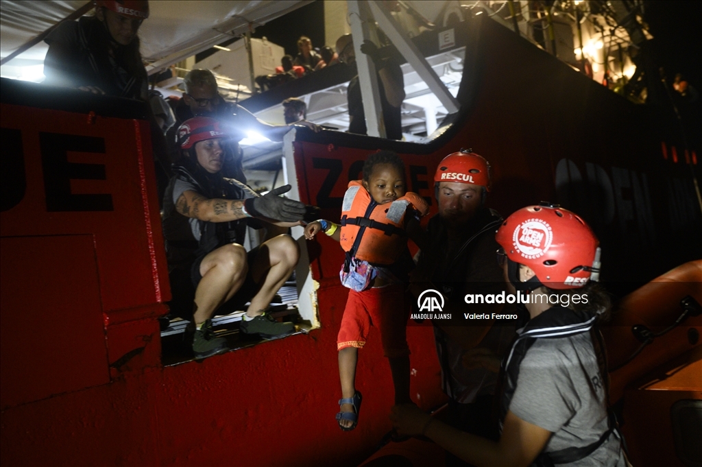 İspanyol sivil toplum kuruluşu Open Arms, İtalya'da 194 göçmen kurtardı