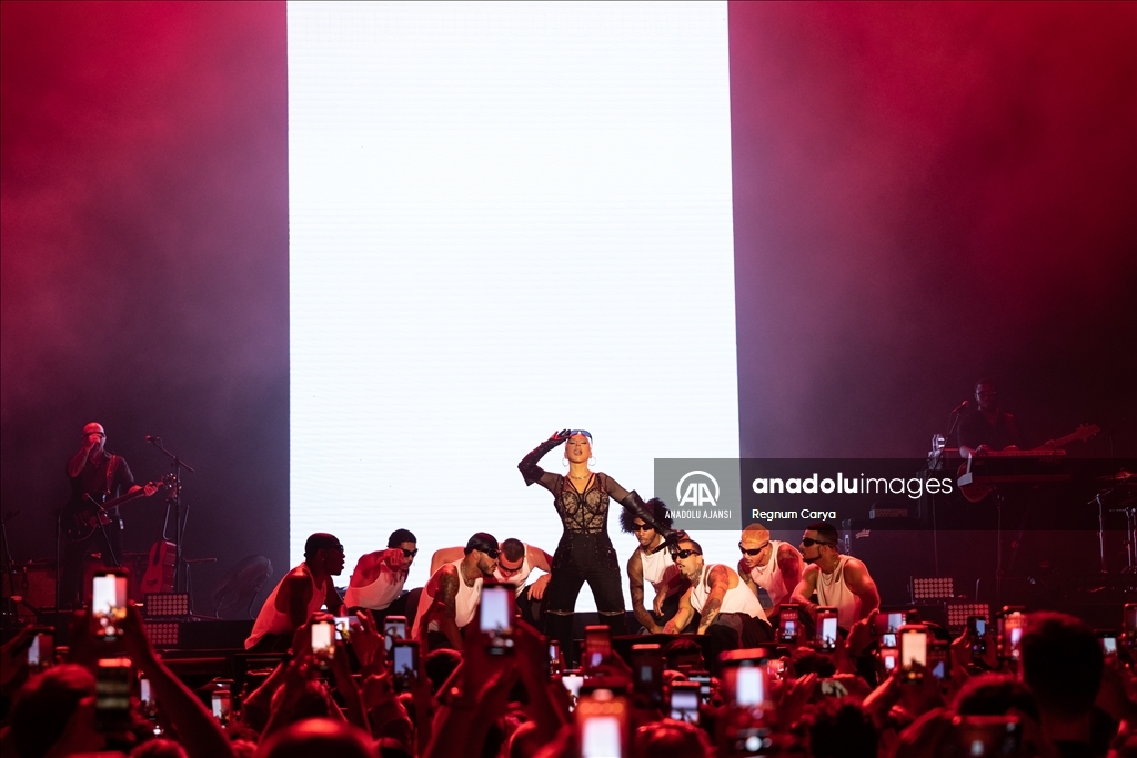 Grammy Ödüllü ABD'li şarkıcı Christina Aguilera Antalya'da konser verdi