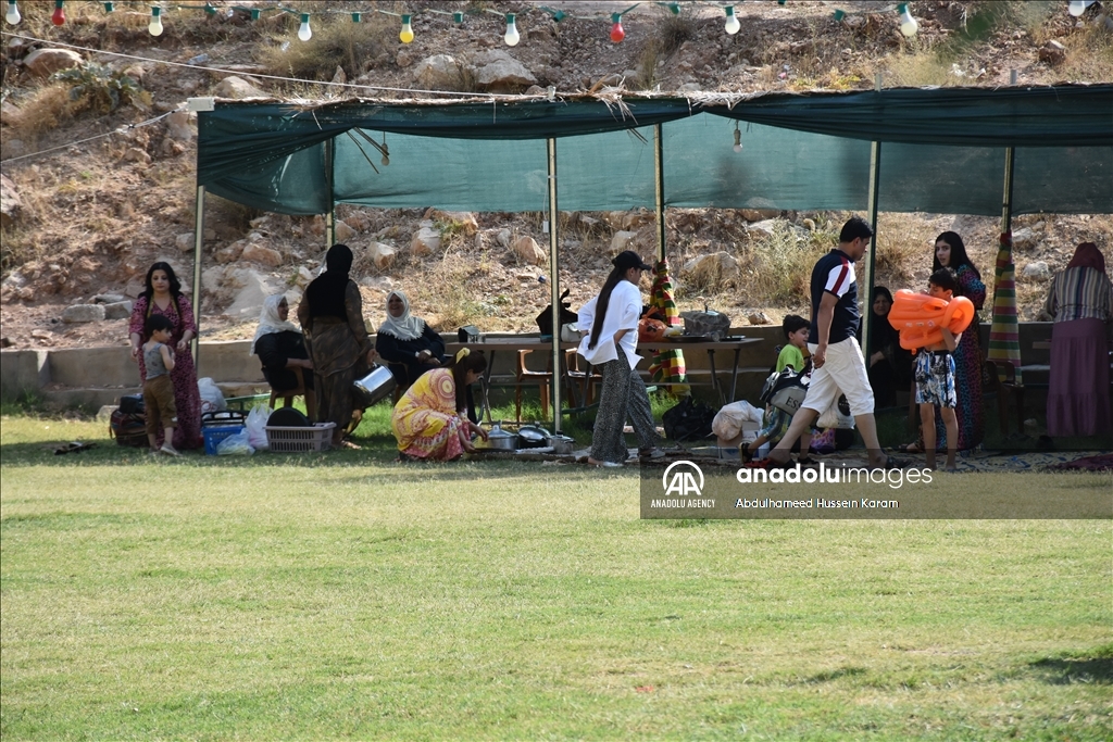 گەشتیارێکی زۆر بەھۆی گەرماوە لە پارێزگاکانی ناوەڕاست و باشووری عێراق ڕوویان لە ناوچە گەشتیارییەکانی دھۆک کردووە