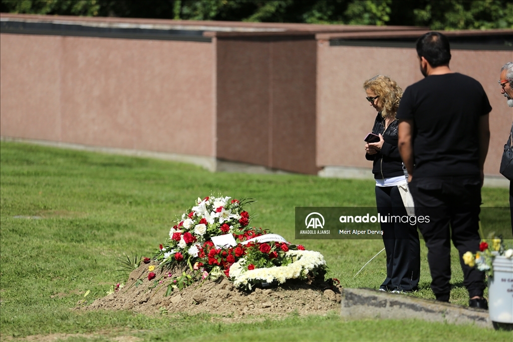 82 yaşında vefat eden Erkin Koray, Toronto'daki mezarı başında anıldı