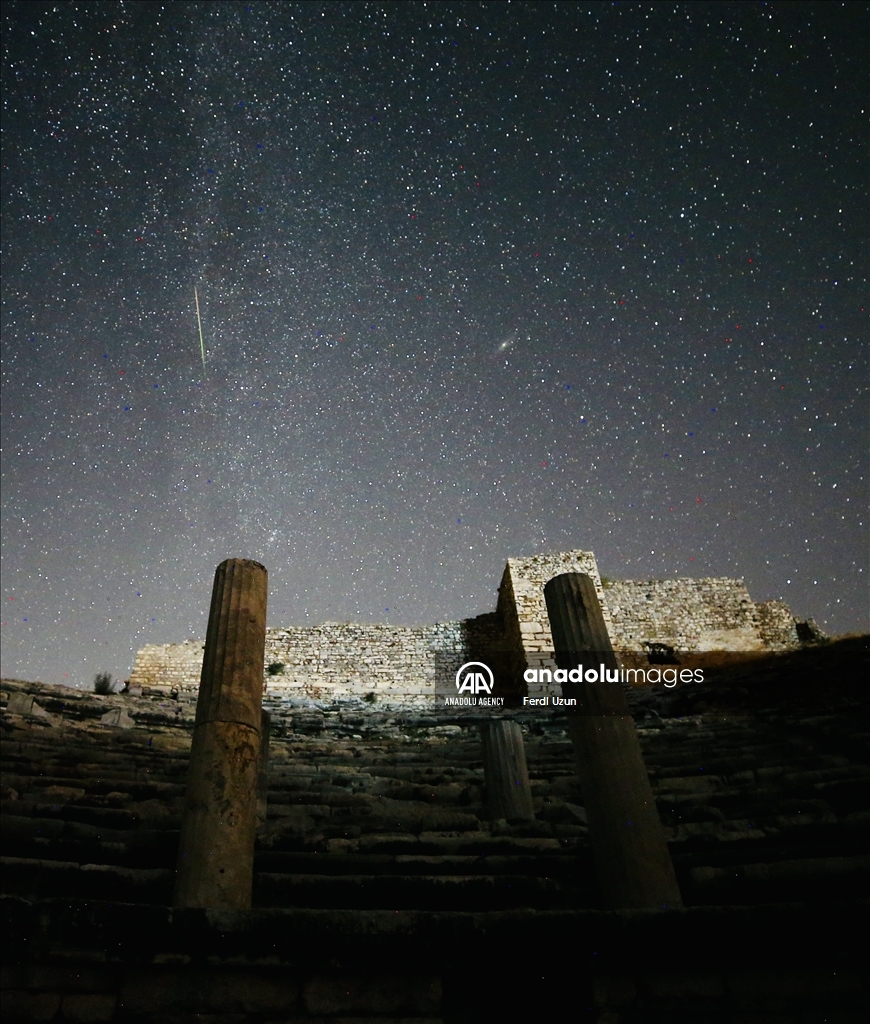 Türkiye, mijëra persona ndoqën "shiun e meteorëve Perseid"