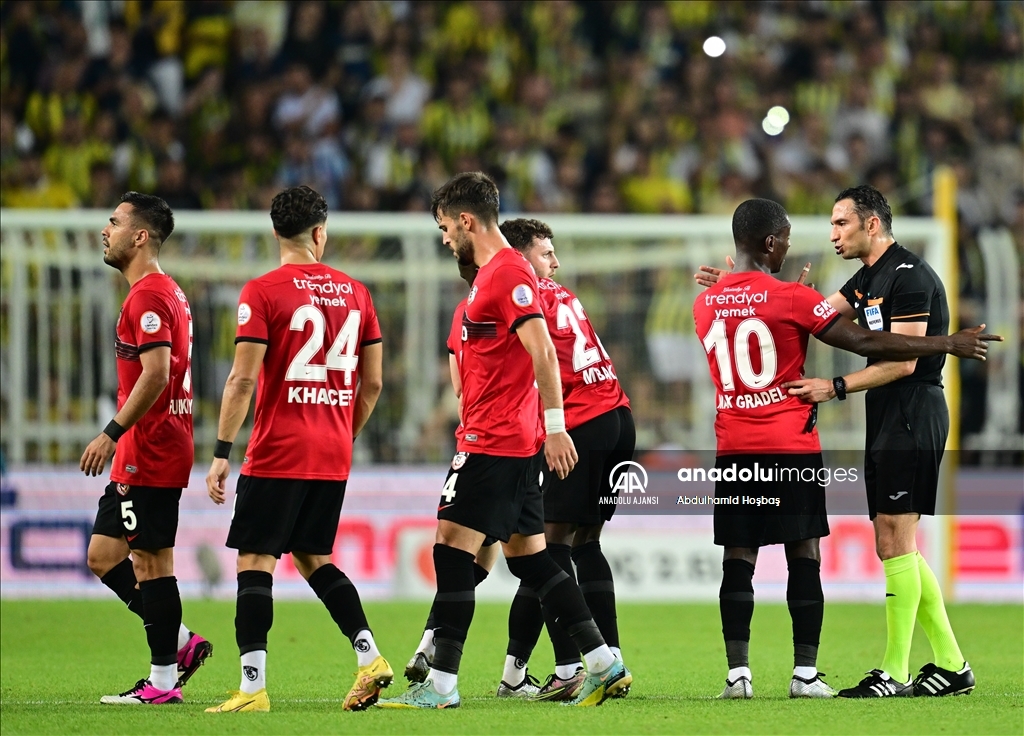 5 kırmızı kart, 3 gol, kazanan Fenerbahçe - Anadolu Ajansı