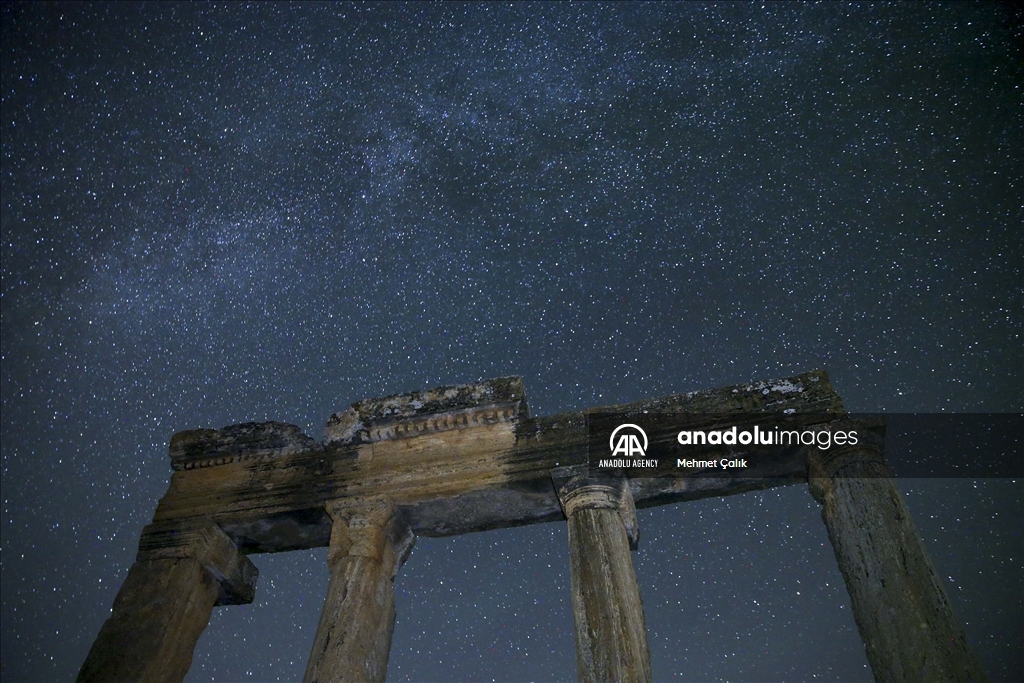 Türkiye, mijëra persona ndoqën "shiun e meteorëve Perseid"