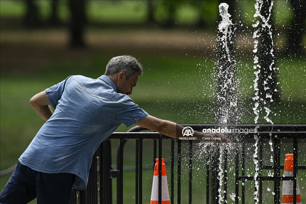 More than half of US under heat, flood advisories