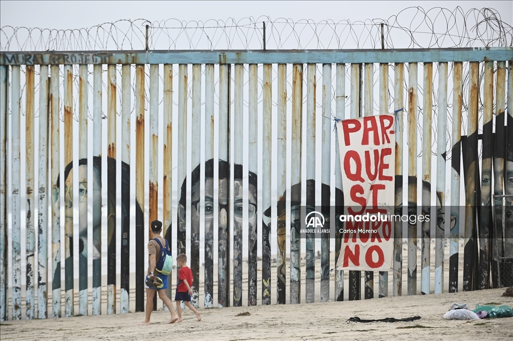 Meksika'nın Tijuana kentinde yıkılan Berlin Duvarı'nın bir parçası sergileniyor