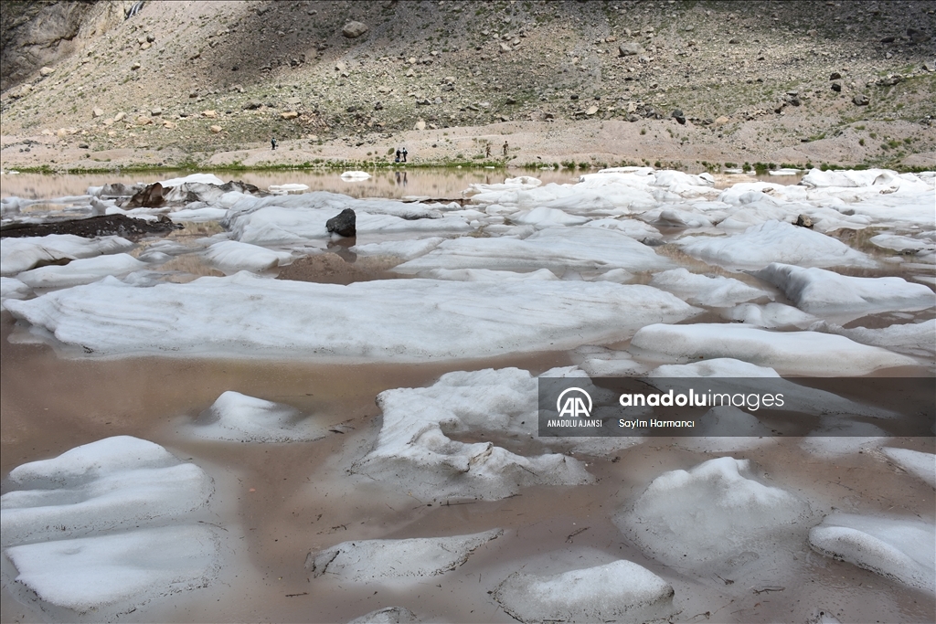 Cilo buzullarının erimesi sonucu buzul gölü genişledi