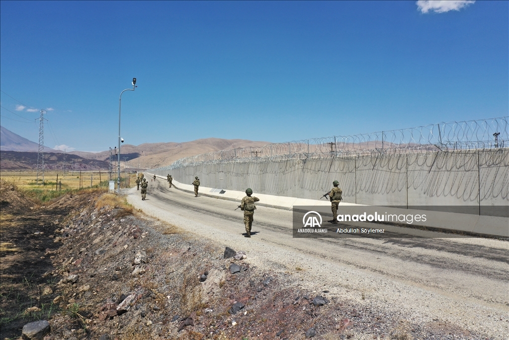 Sınırın sıfır noktasındaki birlikler düzensiz göçle mücadelede ileri teknolojiden yararlanıyor