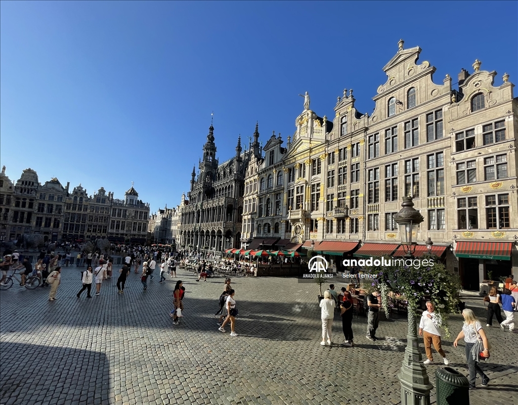 Brüksel'in "altın renkli açık hava müzesi": Grand Place meydanı