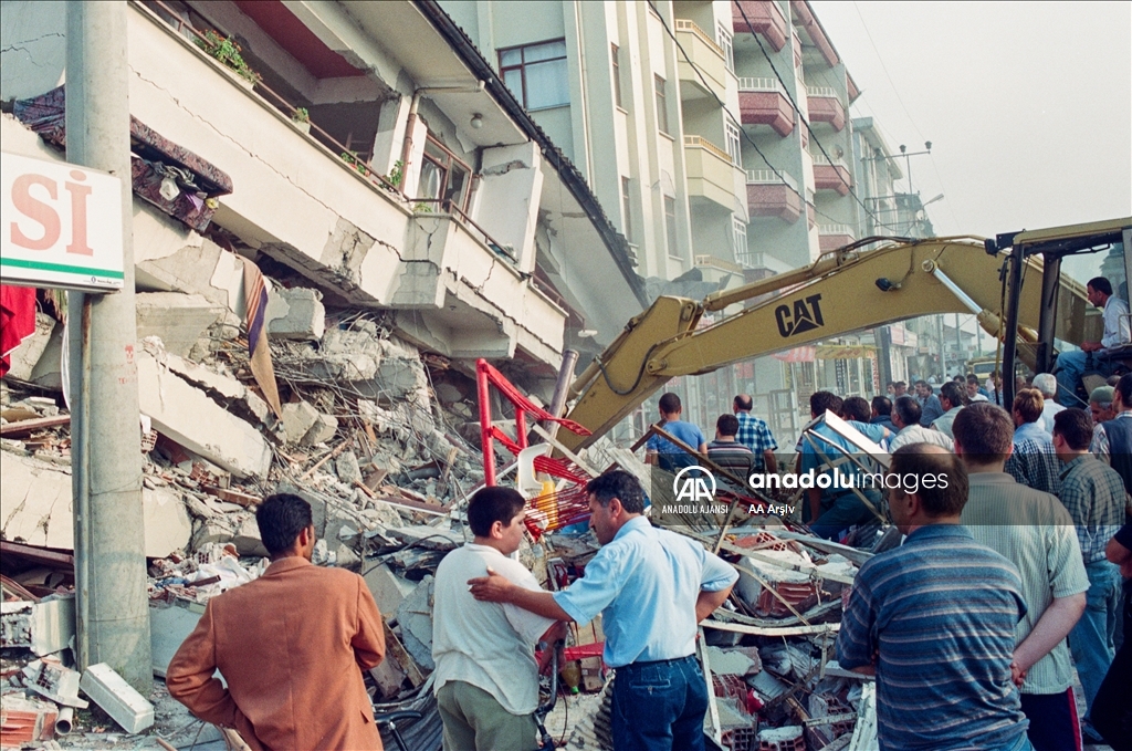 AA Arşivi'nden ilk kez yayınlanan fotoğraflarla 17 Ağustos Marmara Depremi