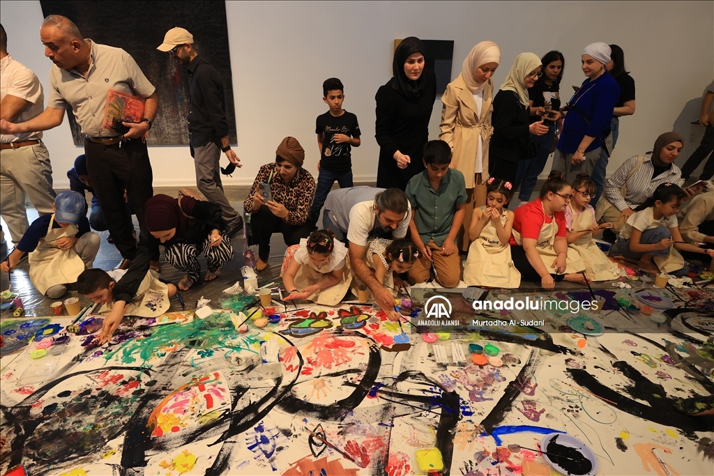 Irak'ta yağlı boya ile resim yapma etkinliği