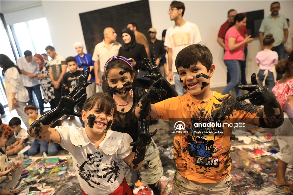 Irak'ta yağlı boya ile resim yapma etkinliği