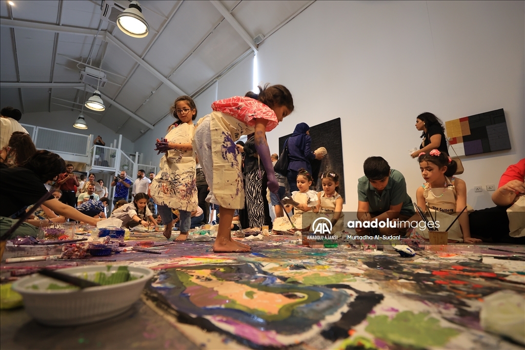 Irak'ta yağlı boya ile resim yapma etkinliği