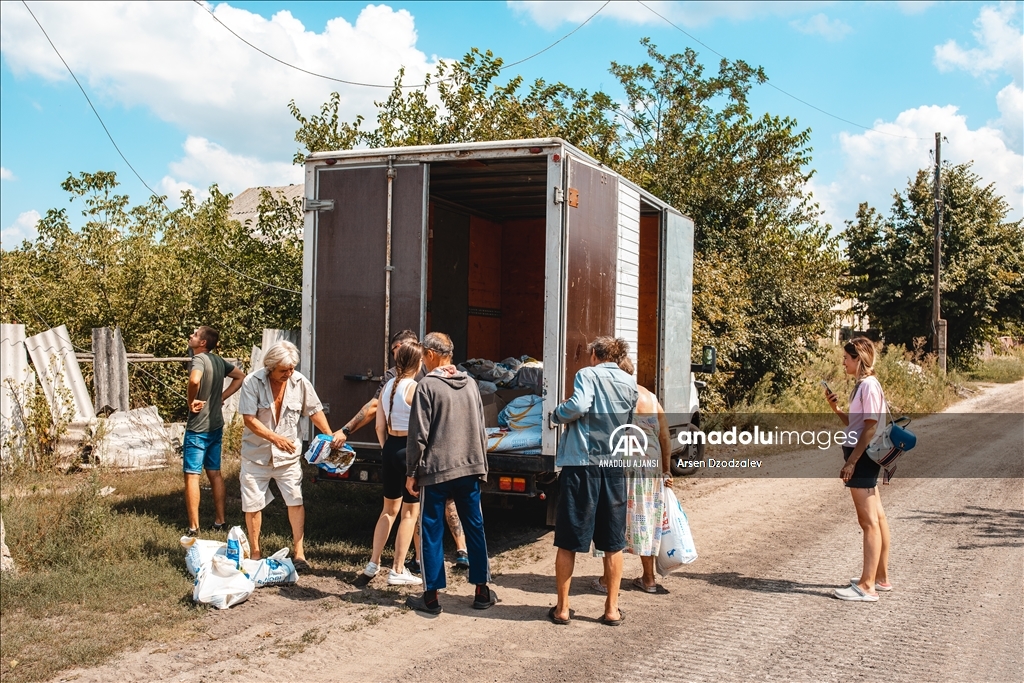 Ukrayna'nın Donetsk bölgesindeki sivillere insanı yardım dağıtıldı