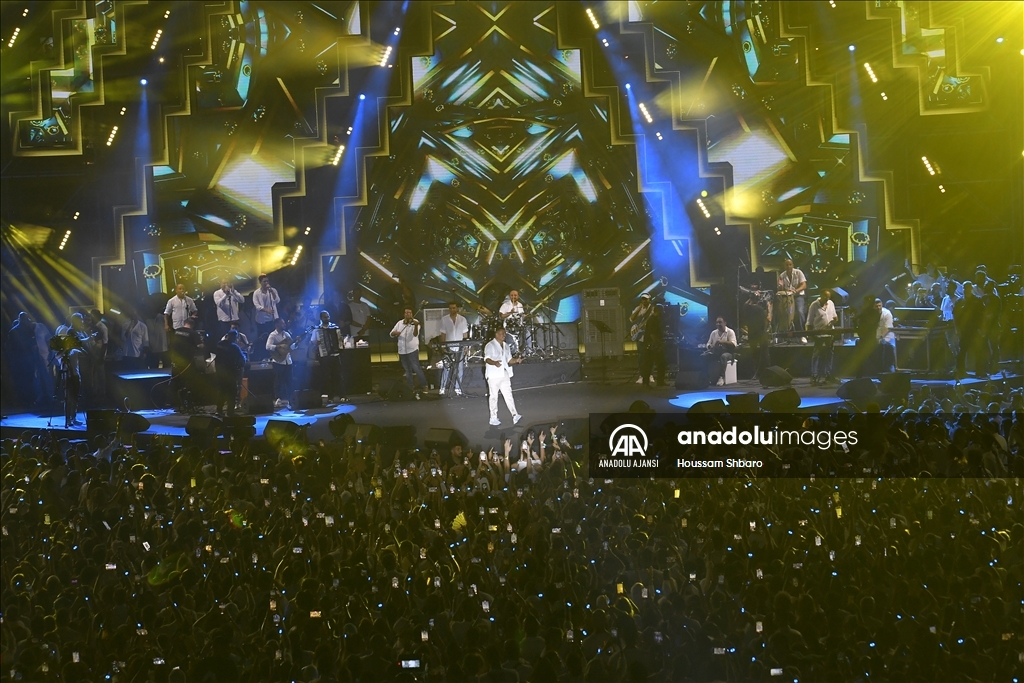 Mısırlı ünlü şarkıcı Amr Diab, 12 yıl aradan sonra Beyrut'ta konser verdi