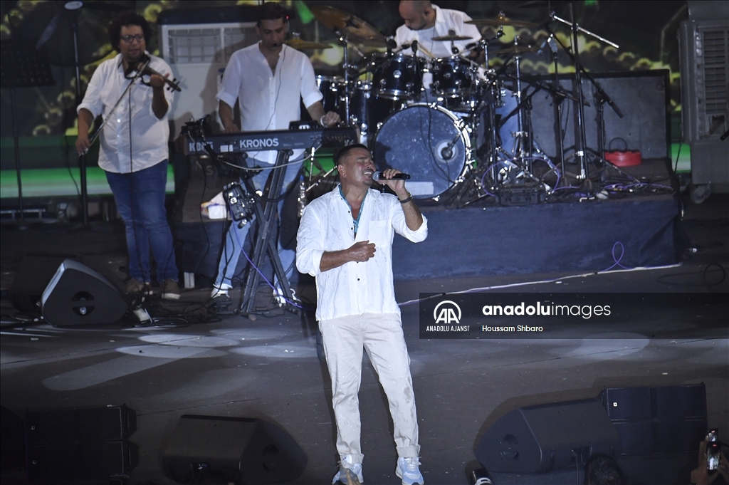 Mısırlı ünlü şarkıcı Amr Diab, 12 yıl aradan sonra Beyrut'ta konser verdi