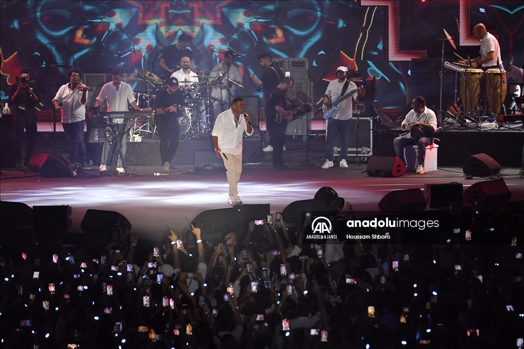 Mısırlı ünlü şarkıcı Amr Diab, 12 yıl aradan sonra Beyrut'ta konser verdi