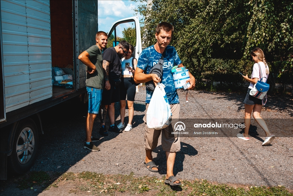 Ukrayna'nın Donetsk bölgesindeki sivillere insanı yardım dağıtıldı