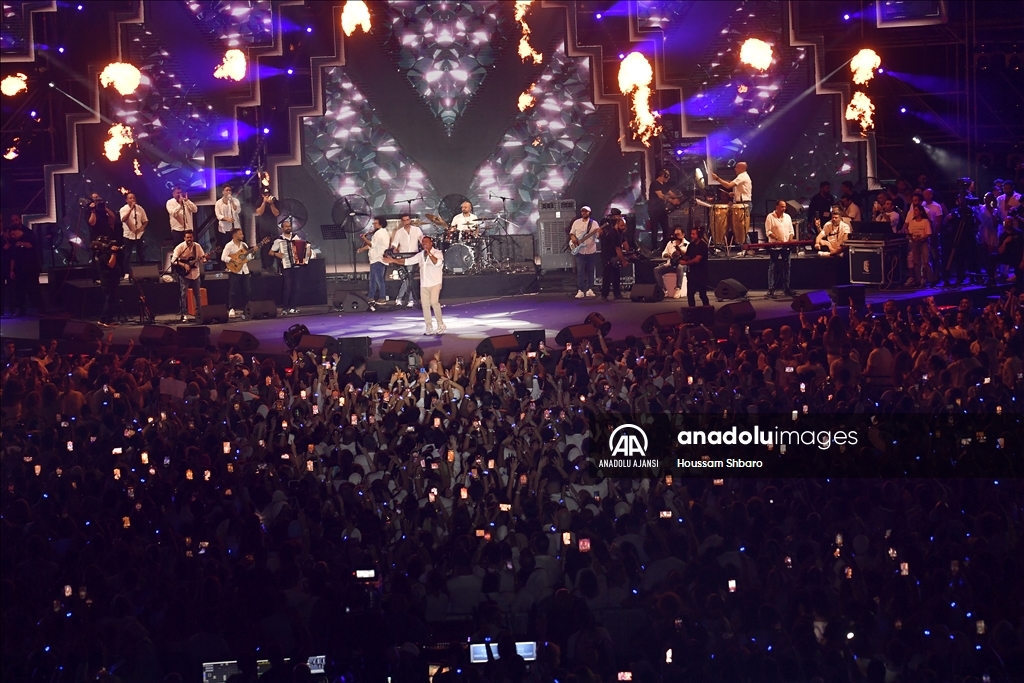 Mısırlı ünlü şarkıcı Amr Diab, 12 yıl aradan sonra Beyrut'ta konser verdi