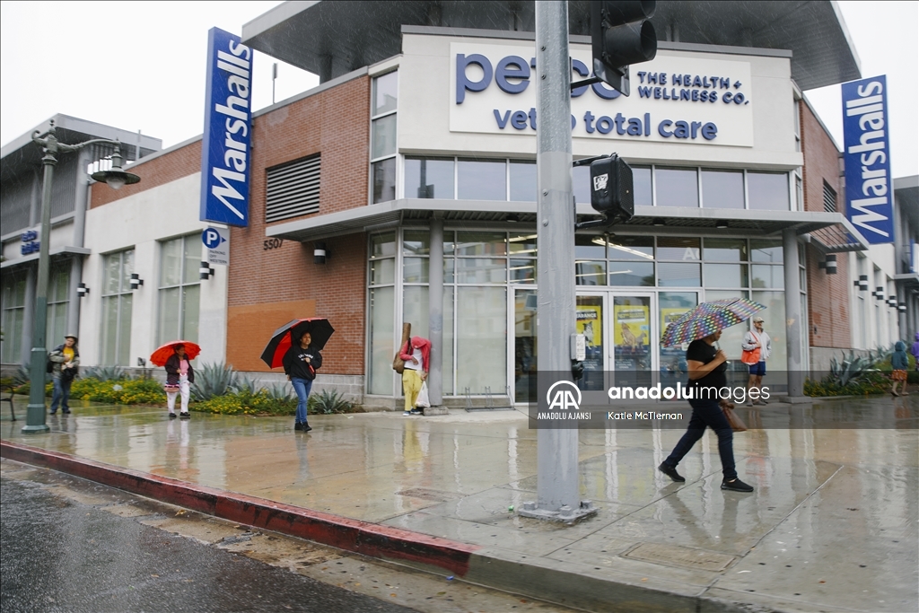 Kaliforniya'da yoğun yağışlara sebep olan Hilary Tropik fırtınası