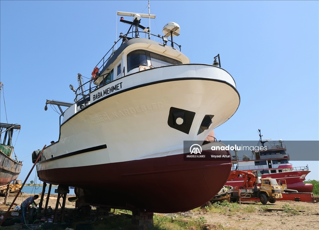 Denizle 1 Eylül'de kavuşacak Karadenizli balıkçılar teknelerine son bakımları yapıyor