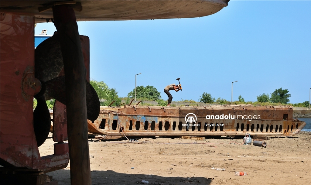 Denizle 1 Eylül'de kavuşacak Karadenizli balıkçılar teknelerine son bakımları yapıyor