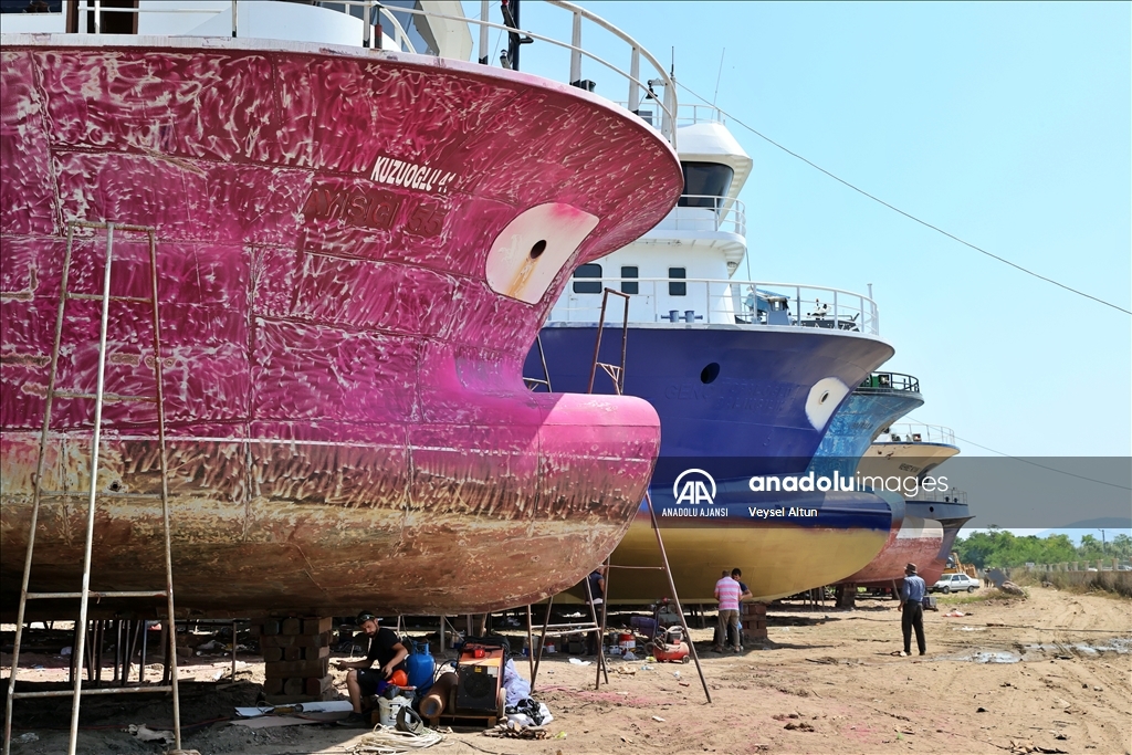 Denizle 1 Eylül'de kavuşacak Karadenizli balıkçılar teknelerine son bakımları yapıyor