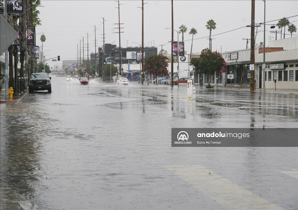 Kaliforniya'da yoğun yağışlara sebep olan Hilary Tropik fırtınası