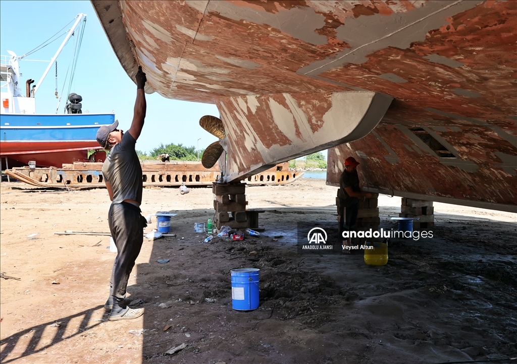 Denizle 1 Eylül'de kavuşacak Karadenizli balıkçılar teknelerine son bakımları yapıyor