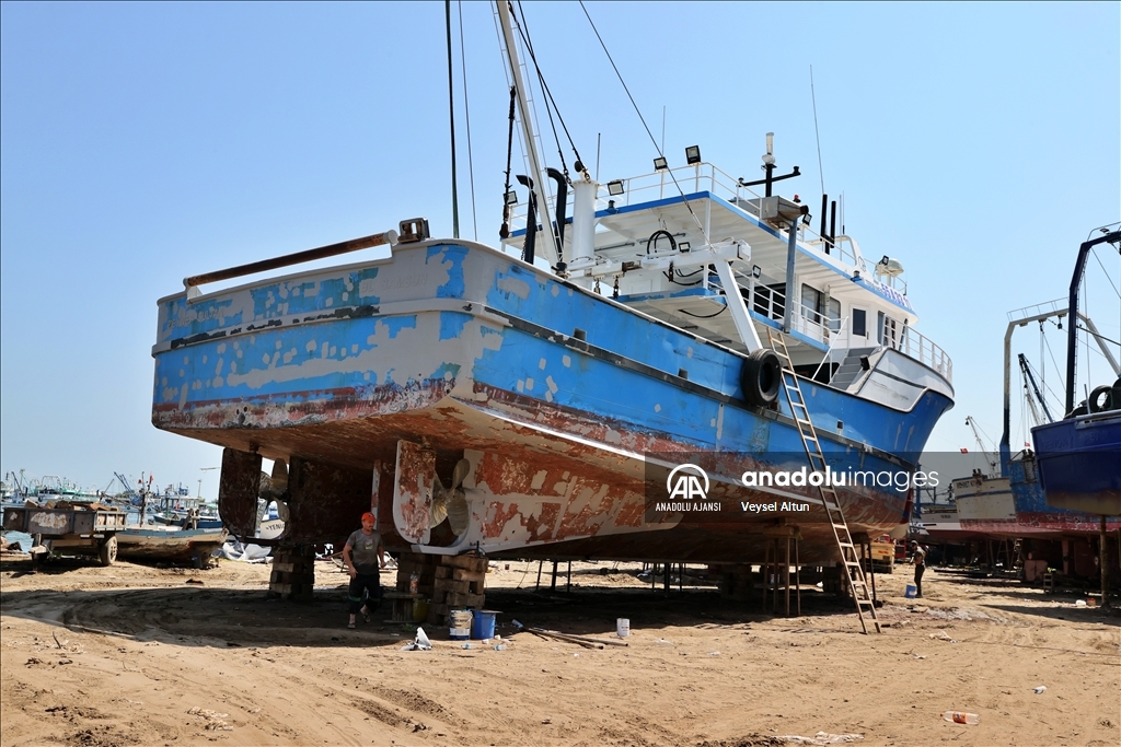 Denizle 1 Eylül'de kavuşacak Karadenizli balıkçılar teknelerine son bakımları yapıyor