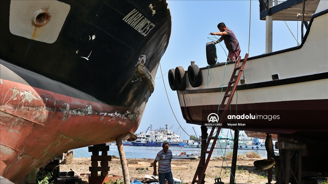 Denizle 1 Eylül'de kavuşacak Karadenizli balıkçılar teknelerine son bakımları yapıyor