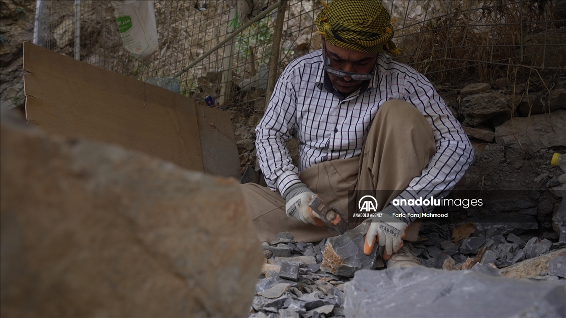 تلاش سنگ‌کاران عراقی برای امرار معاش زیر گرمای حدود 50 درجه