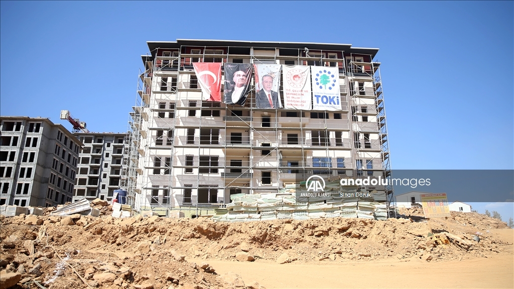 Türkoğlu'nda afetzedeler için inşa edilen 1150 daire ekimde teslim edilecek