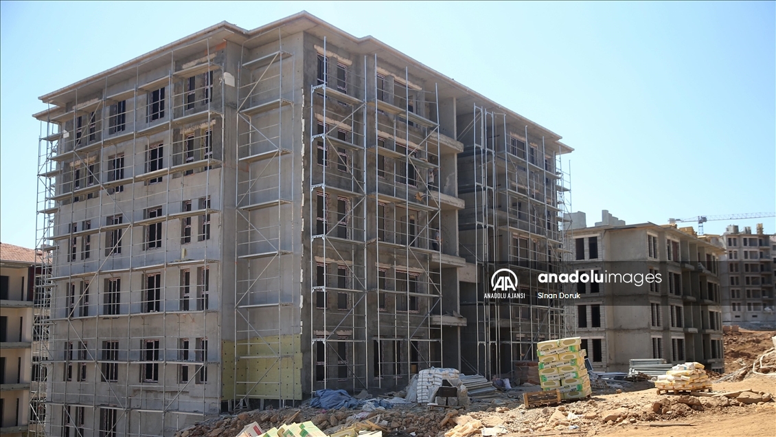 Türkoğlu'nda afetzedeler için inşa edilen 1150 daire ekimde teslim edilecek