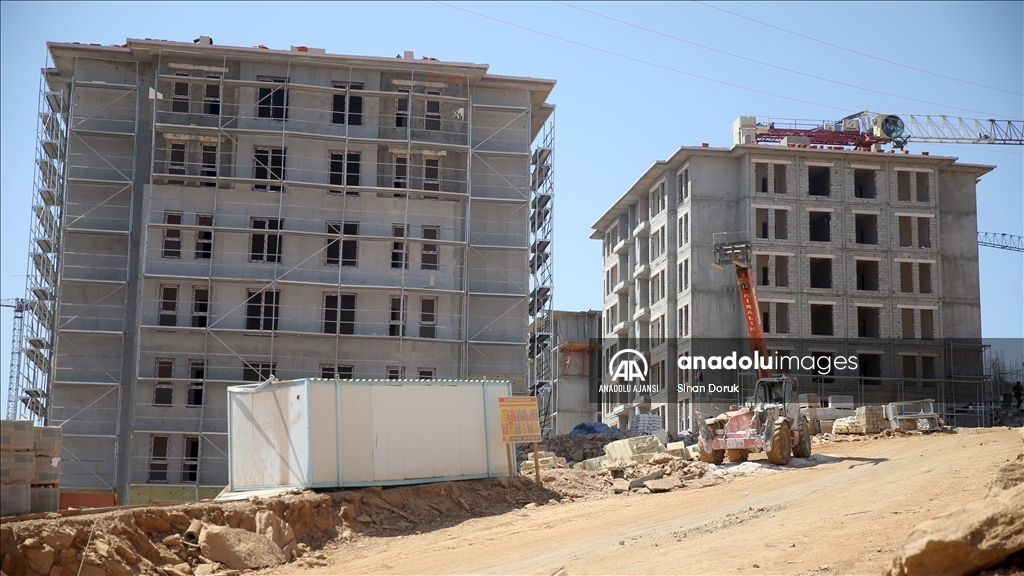 Türkoğlu'nda afetzedeler için inşa edilen 1150 daire ekimde teslim edilecek