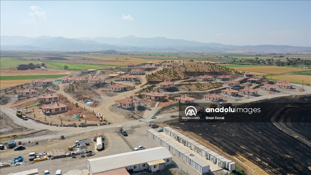 Türkoğlu'nda afetzedeler için inşa edilen 1150 daire ekimde teslim edilecek