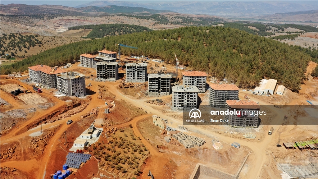 Türkoğlu'nda afetzedeler için inşa edilen 1150 daire ekimde teslim edilecek
