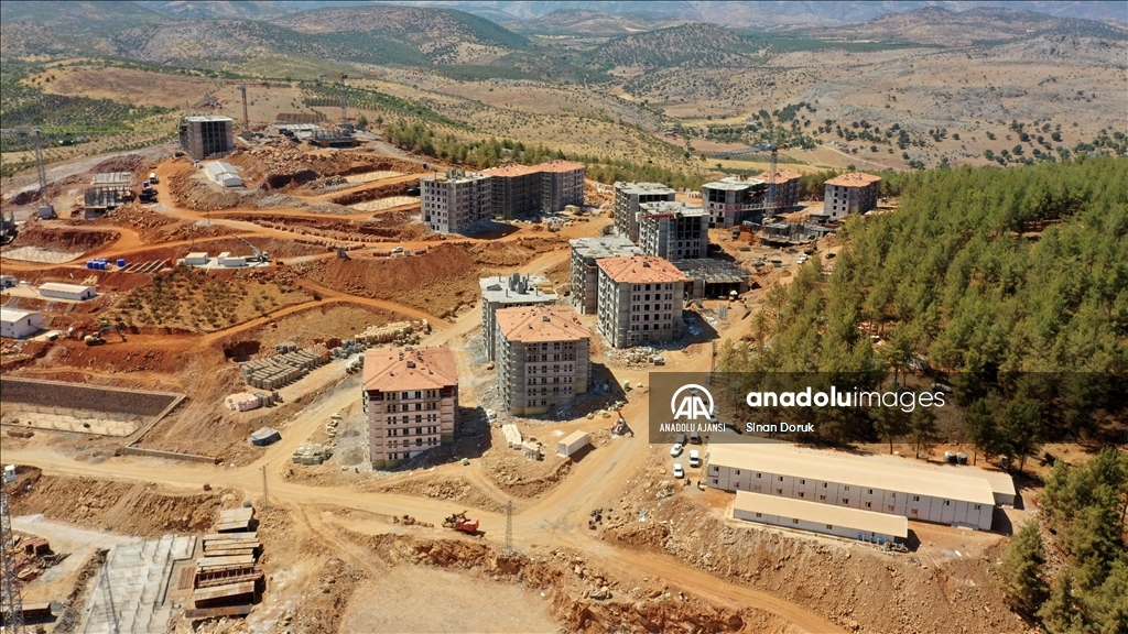 Türkoğlu'nda afetzedeler için inşa edilen 1150 daire ekimde teslim edilecek